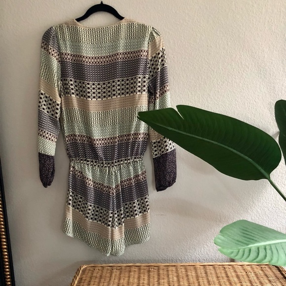 NWOT Long sleeve patterned romper - Picture 2 of 7